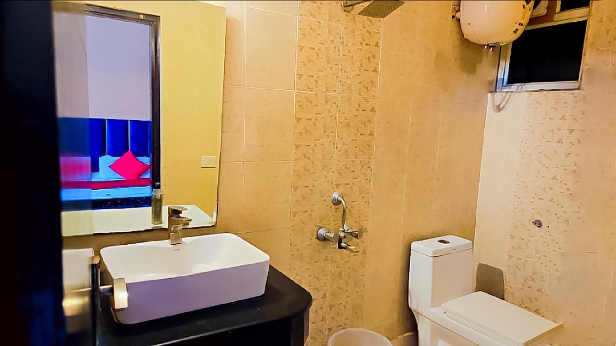 Hotel Happy Residency - Near Qutub Minar
